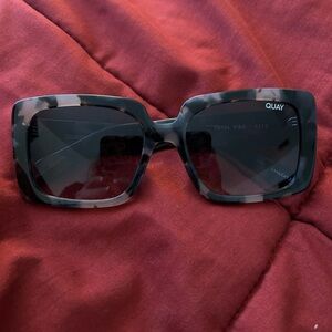 Quay “total vibe” sunglasses